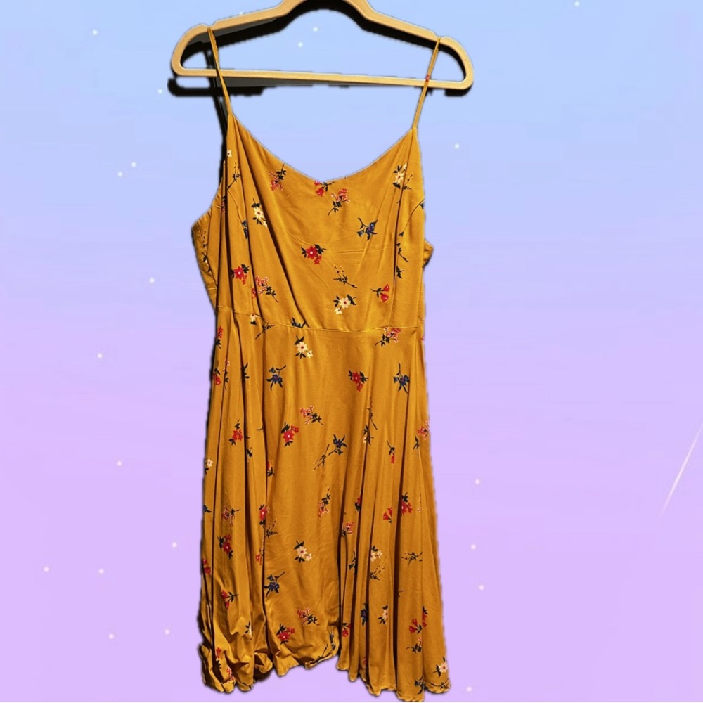 Old Navy knee length dress, perfect for spring and summer, strechy back
